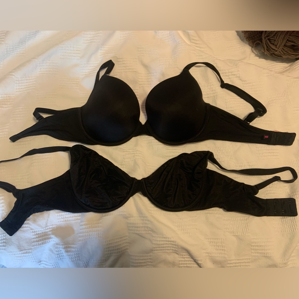2 Black Victorias Secret/ PINK Bras 32DD